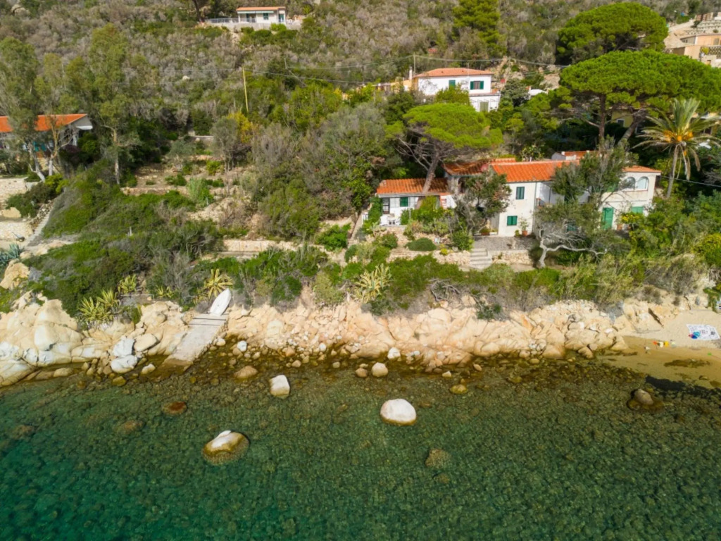 Charming apartment Ostrica seafront with view and private access directly to Forno beach-BILOCALE L'OSTRICA