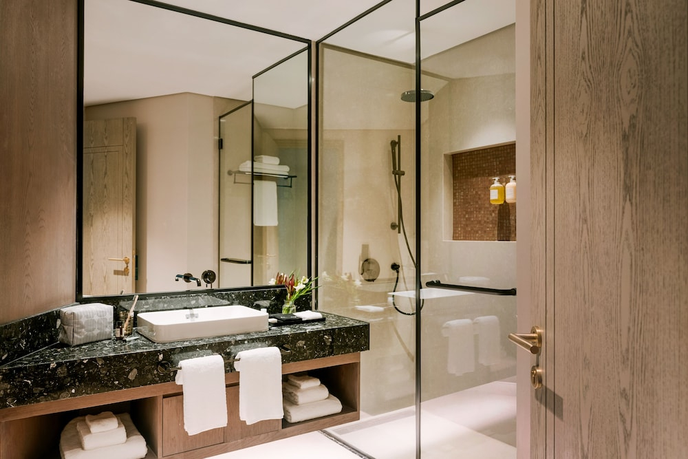 Aura Suites