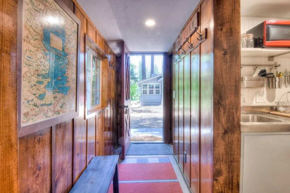 Hole In One 1 Bedroom Cabin by RedAwning