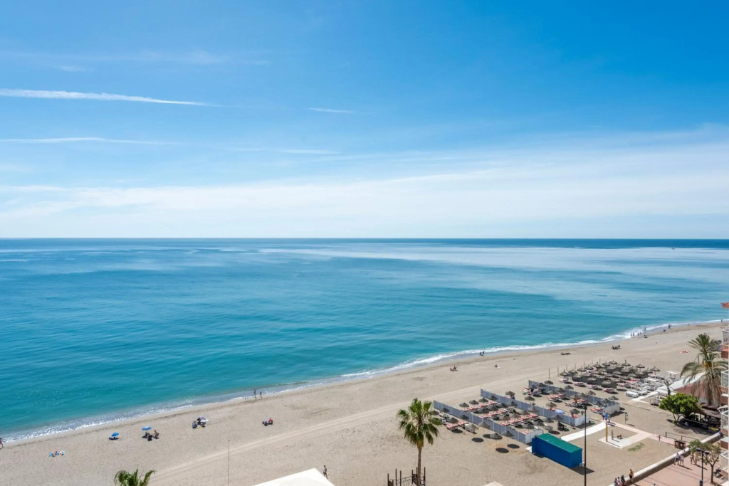 BEACHFRONT -- NEW LUXURY Apartment -- 1ª Linea Playa -- CENTRO de Fuengirola -- Private PARKING -- Panoramic Sea Views