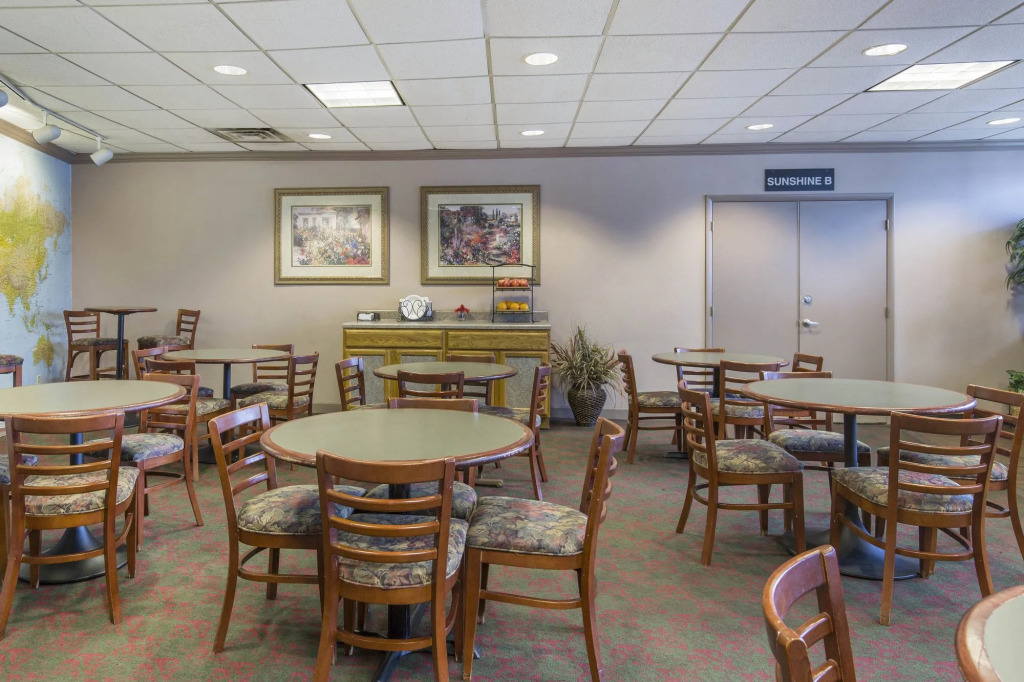 Lamplighter Inn-South