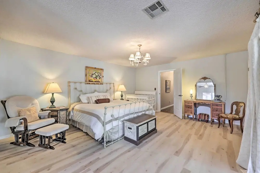 Private Pond + Patio: Expansive Escape in Rogers
