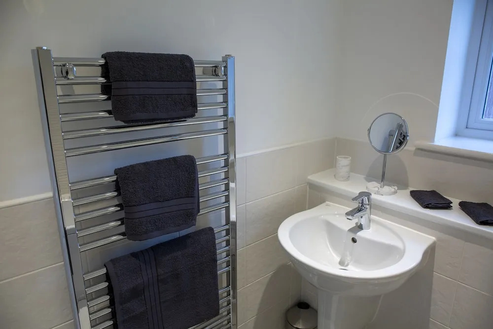 Modern House in Stratford Upon Avon With Private Parking Free Wifi Netflix