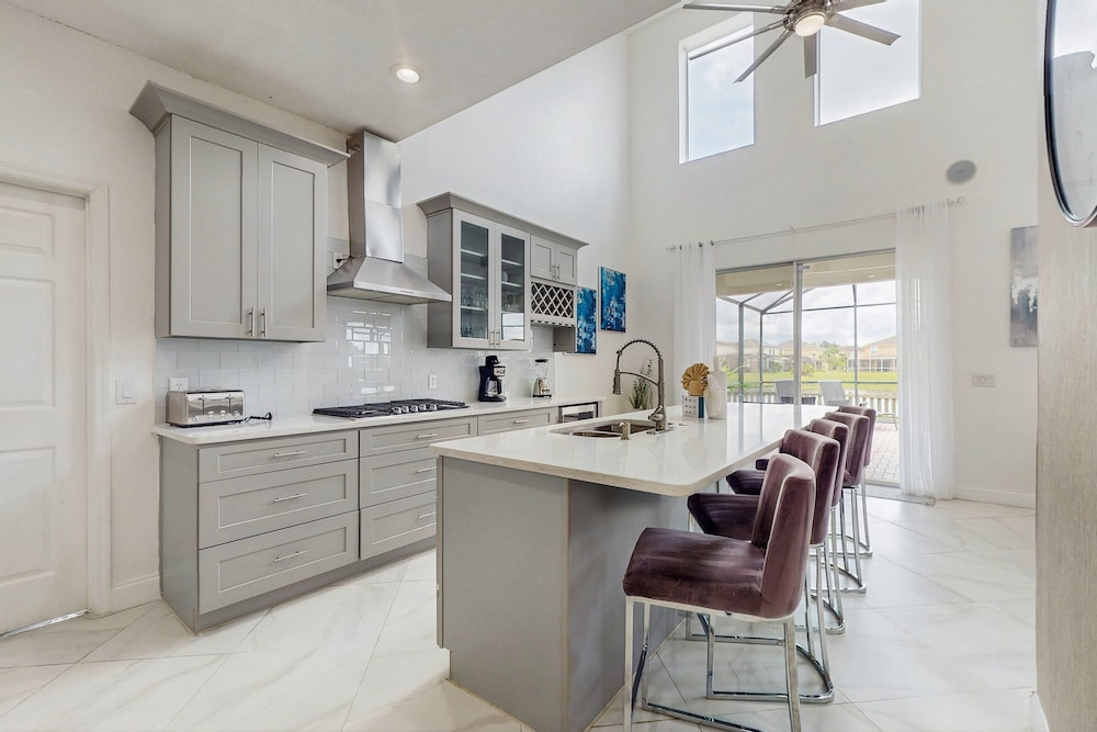 Beautiful Home With Private Pool, Game Room and Basketball Court