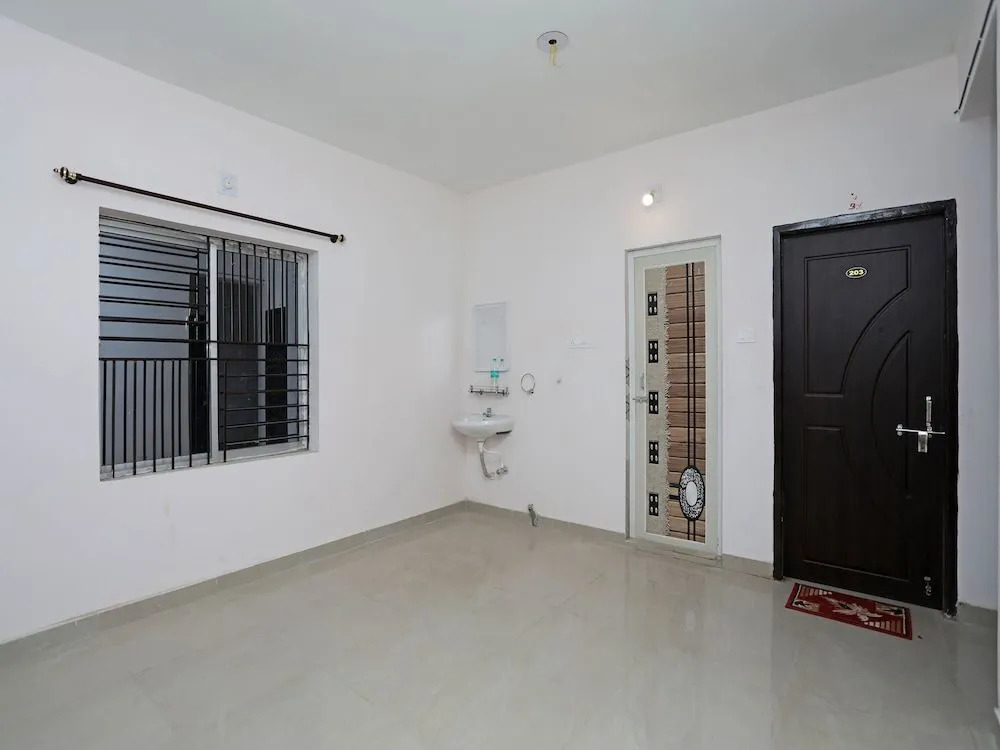 OYO 13527 Usha Residdency