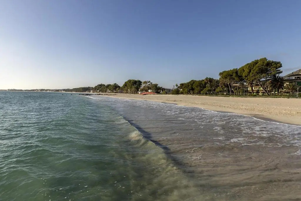 Beachfront apartment in Alcudia beach CB 3