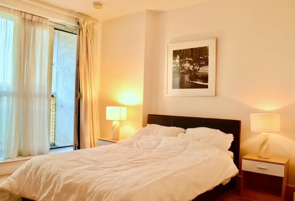 2 Bedroom Apartment With Stunning Views of Canary Wharf