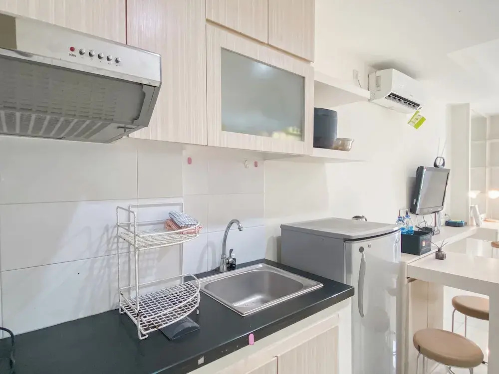Modern Look and Restful Studio at Azalea Suites Apartment