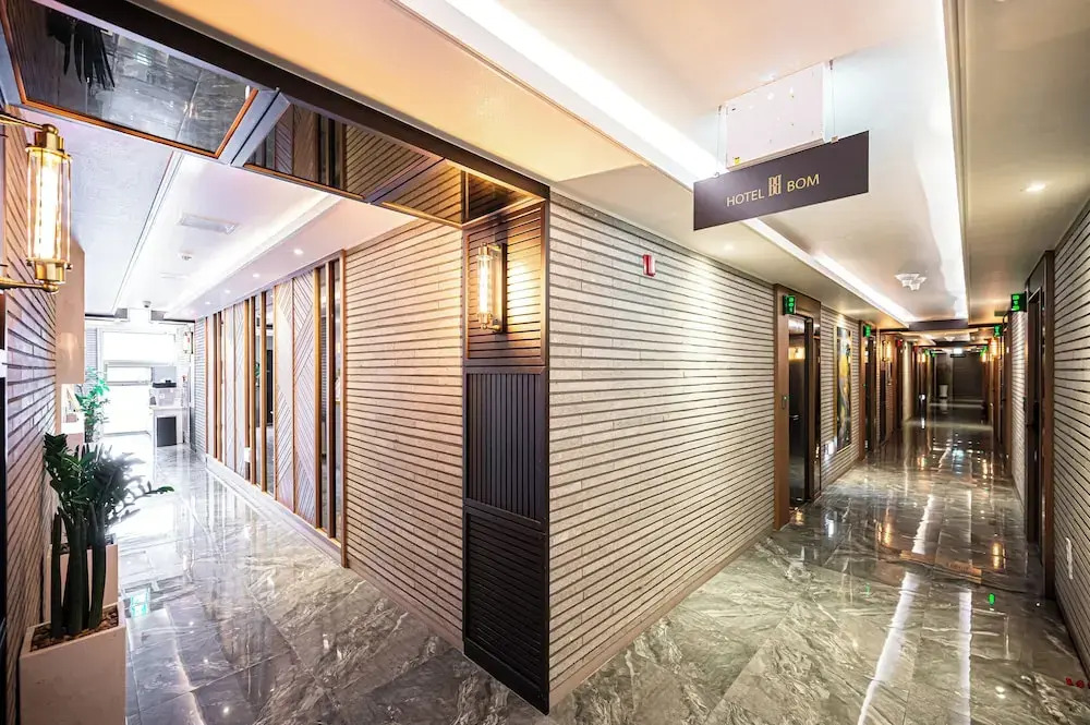 Hotel Bom