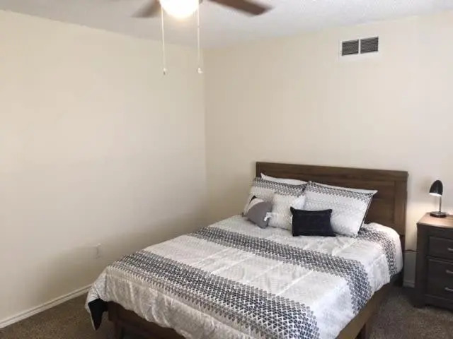 Quiet townhouse close to Fort Sill!