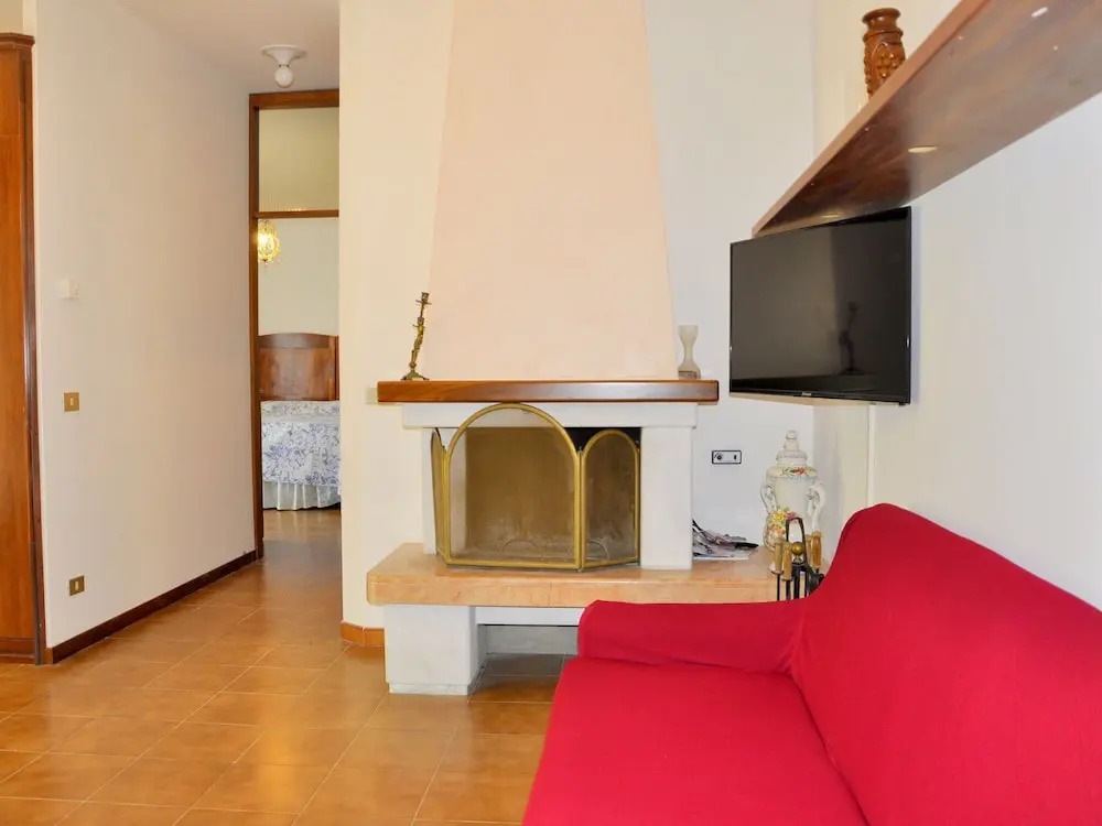 Holiday home with private garden, about 1 km from the lake