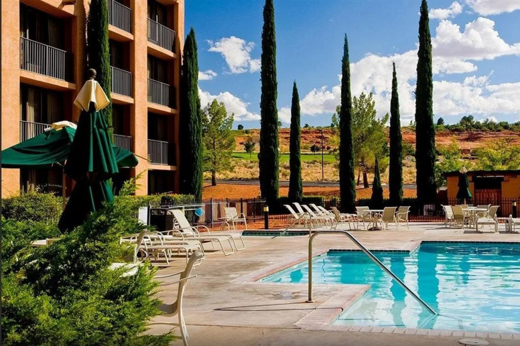 Courtyard Page at Lake Powell