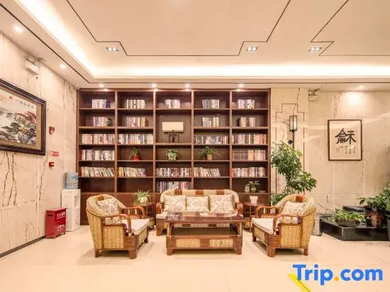 Zhengyi Exquisite Hotel (Nanyang Railway Station Beijing Road)