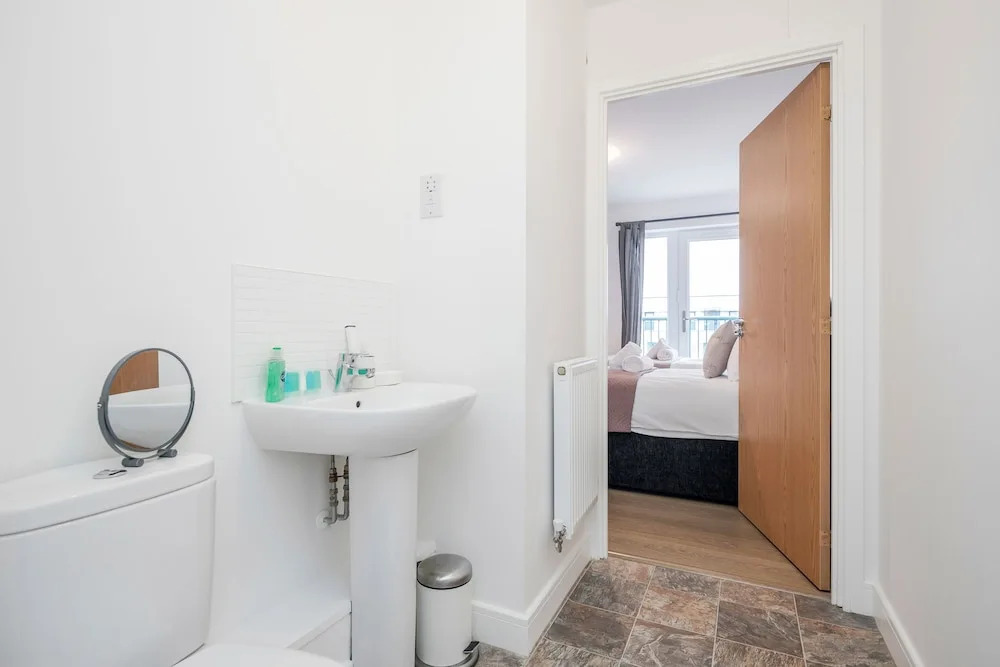 Impeccable 2-bed Apartment in Romford