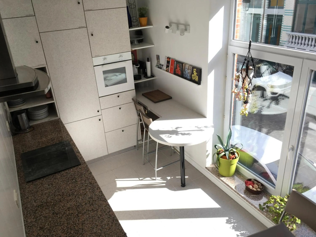 family stay Ostend 300m from beach free public Parking