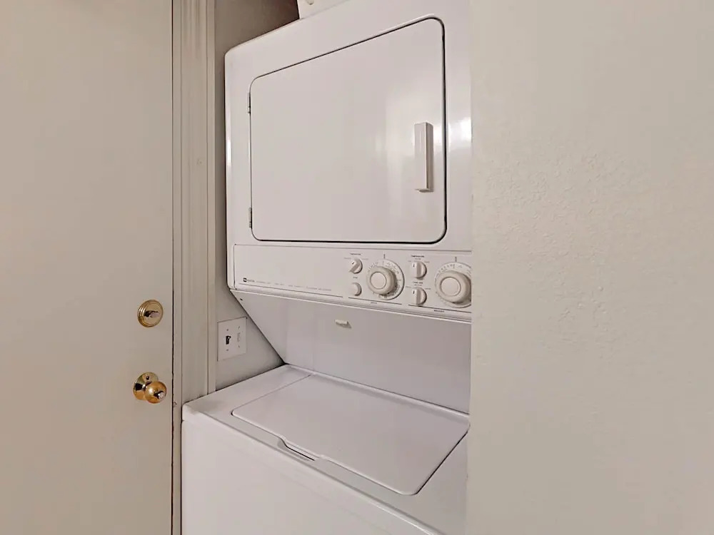 916 E Hopkins Ave Condo #201 - 3 Br condo by RedAwning