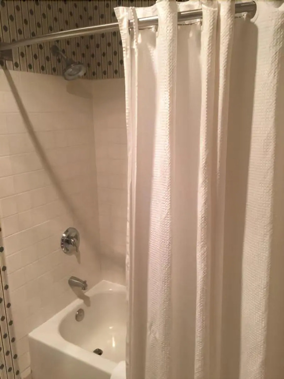 Evergreen Inn & Suites