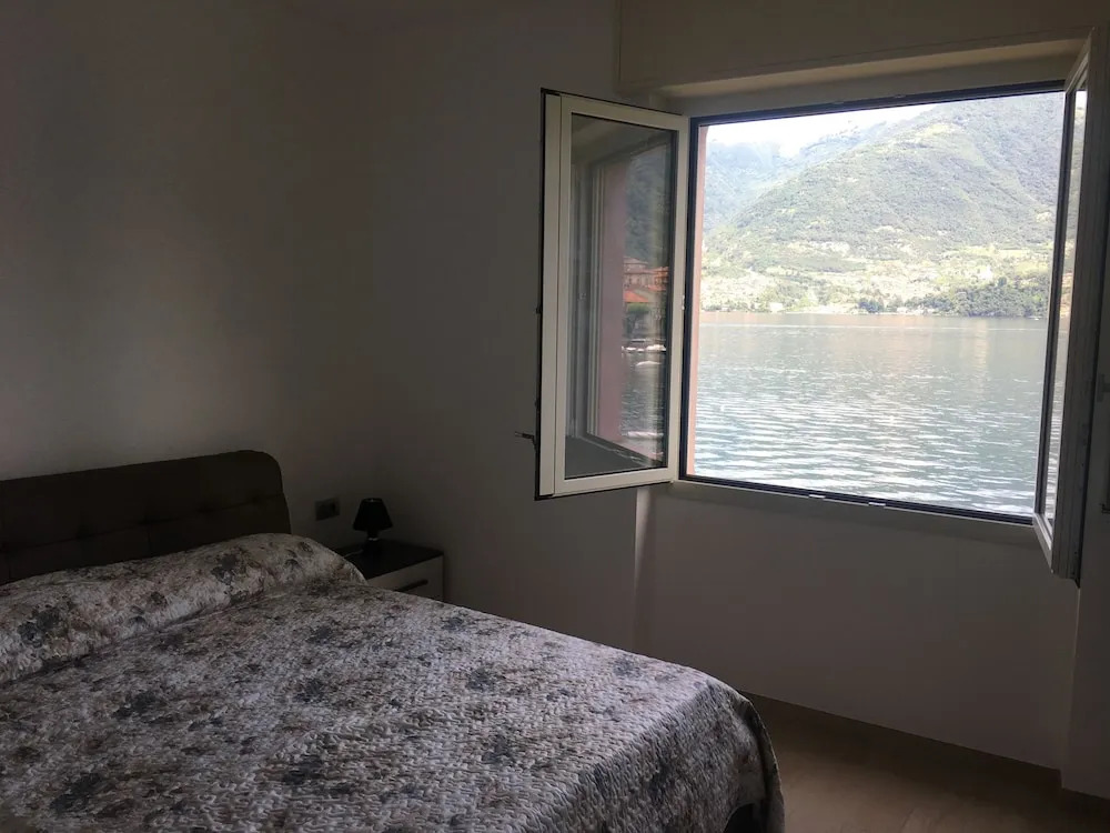 Infinity Luxury Apartment on the Lake