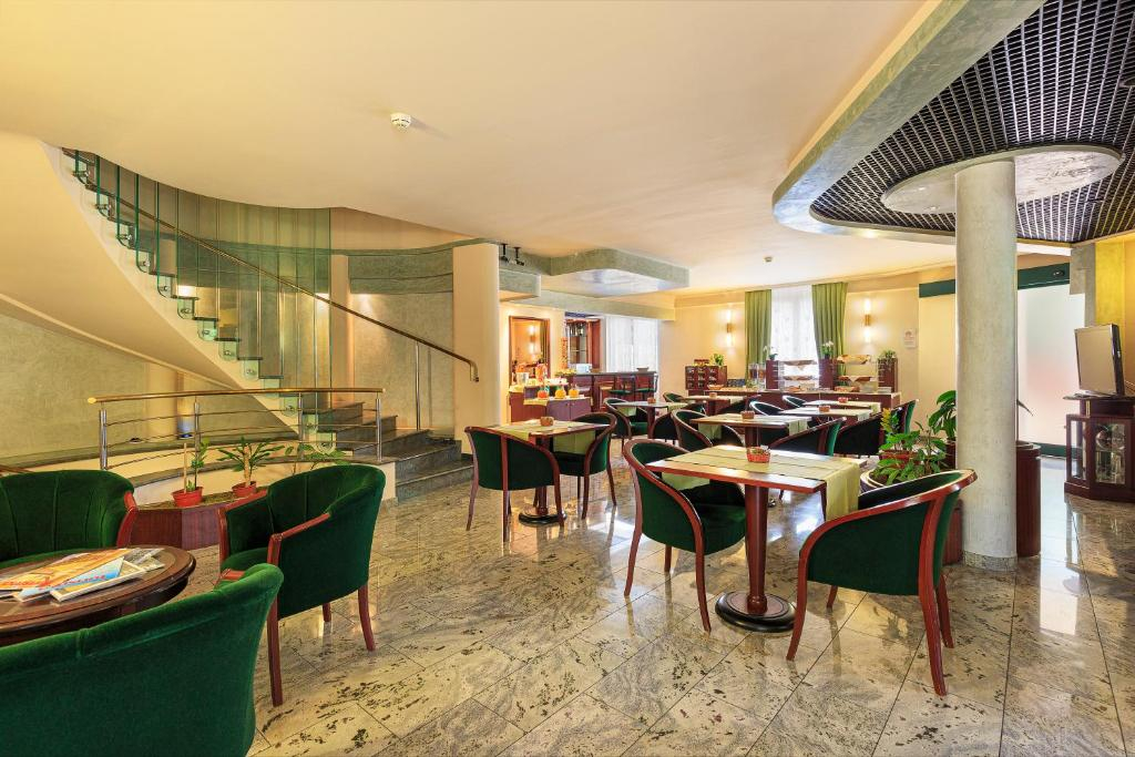 Dream Hotel