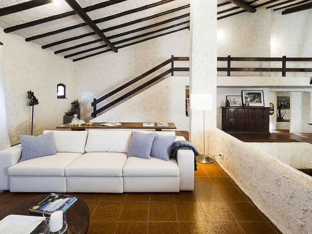 Exclusive Villa With Private Swimming Pool That Enjoys a Splendid Seafront View