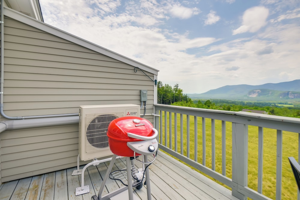 Newly Renovated Bartlett Condo w/ Mountain Views!