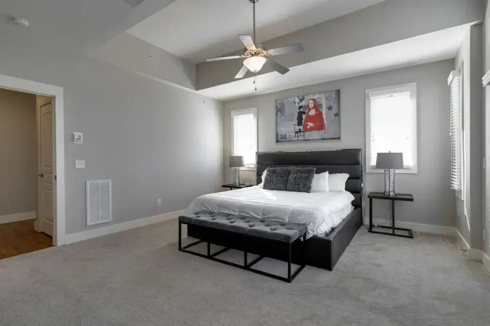 Corner King - King Size Beds, Close to Vandy & Broadway