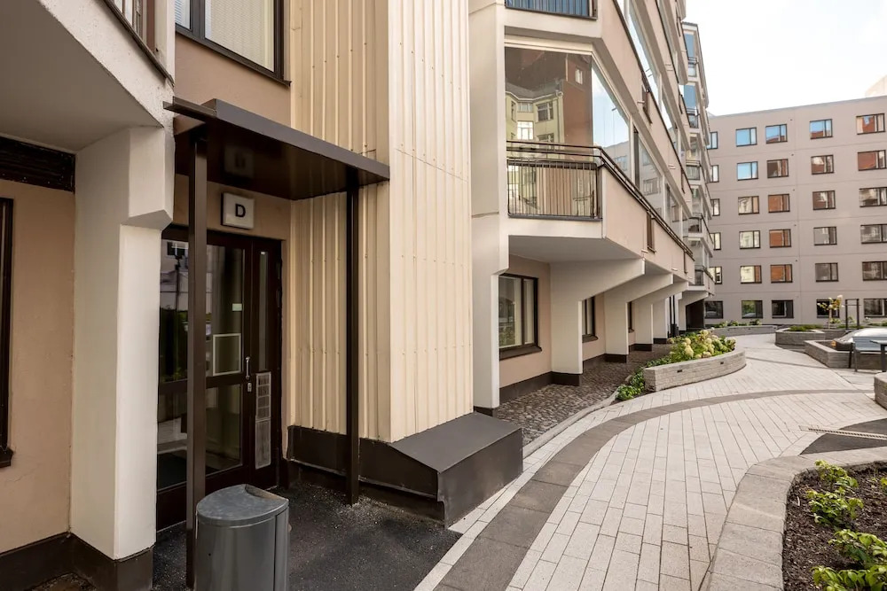 2ndhomes Modern & Cozy 2BR Apt w Balcony