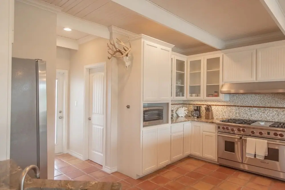 Salt and Horns - 4 Br Home