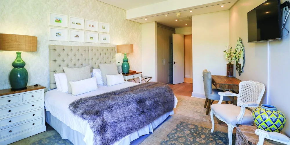 One Bedroom Apartment - Fully Equipped Waterfront Based, V&a Marina Residential