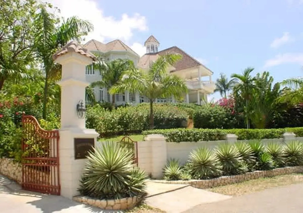 Sprawling 7BR Villa Overlooking the Sea Pool Hot Tub & Resort Access