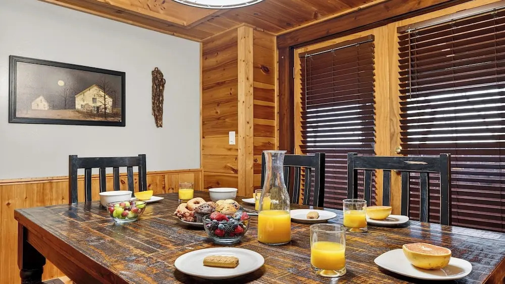 Hot Tub, Game Room & Prime Pigeon Forge Location Big Bear Ridge by Avantstay
