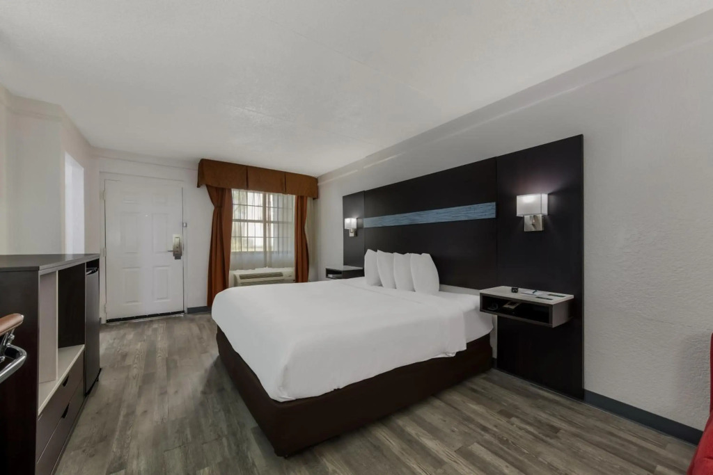 Quality Inn & Suites Airport