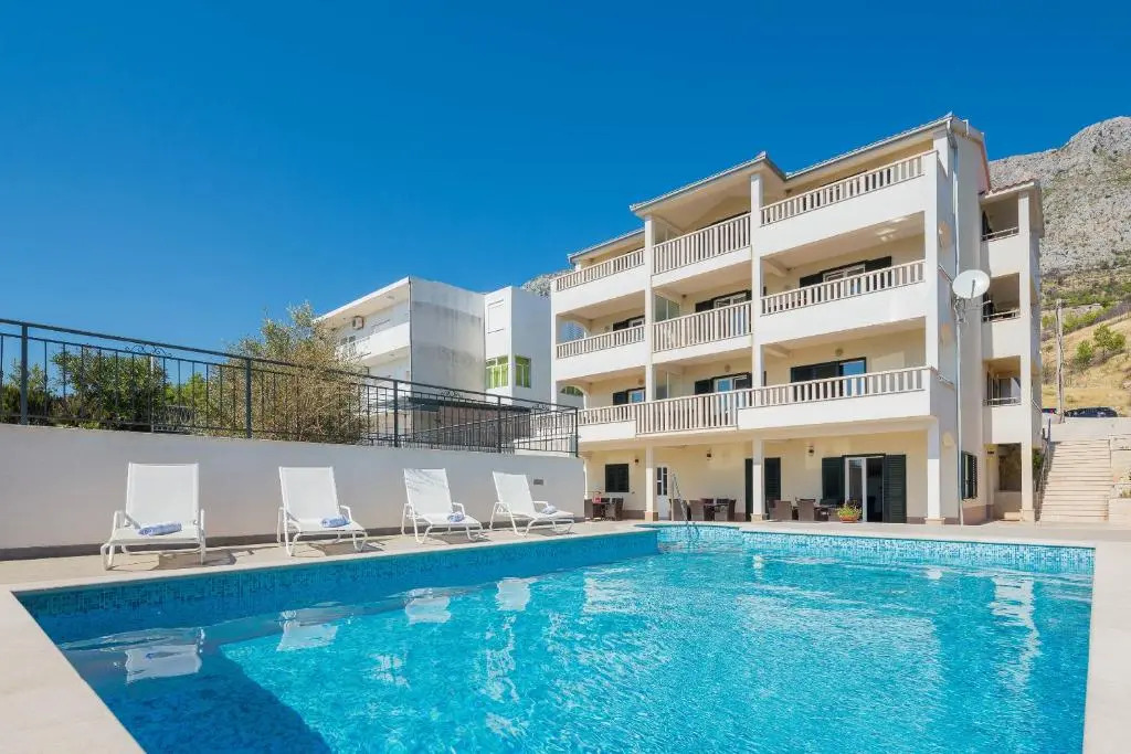 Beachfront Apartments Lara