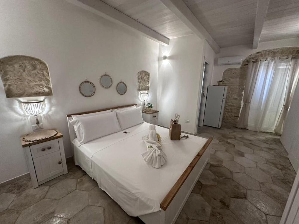 Godano Rooms