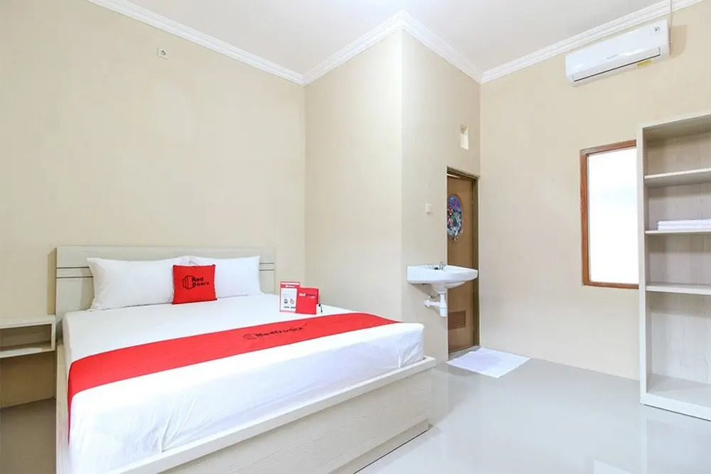 RedDoorz near Sheikh Zayed Surakarta