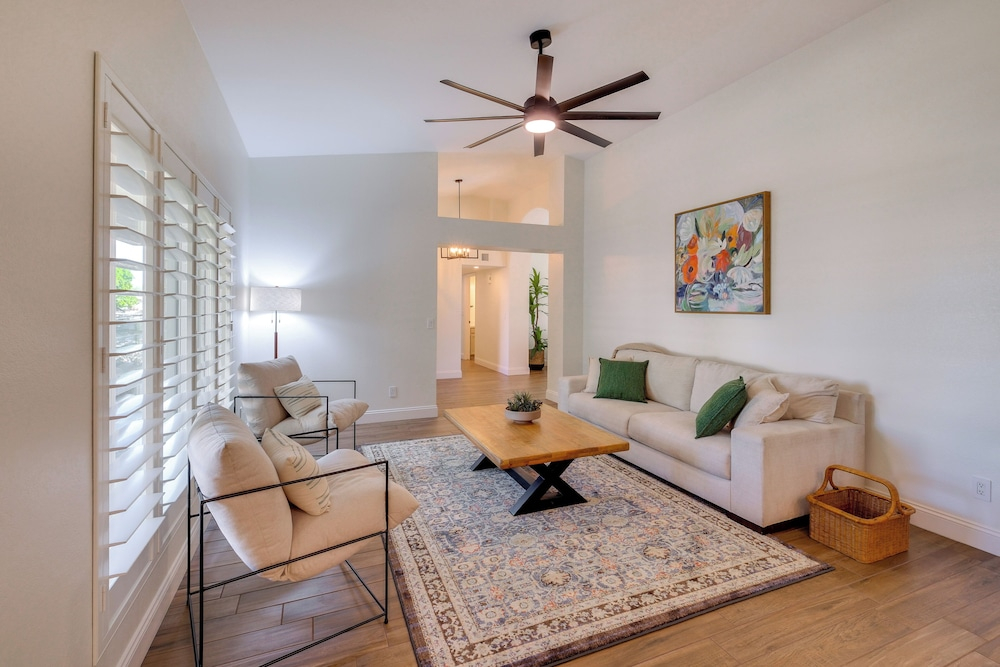 Heated Pool, Game Room: Family Home in Tempe!