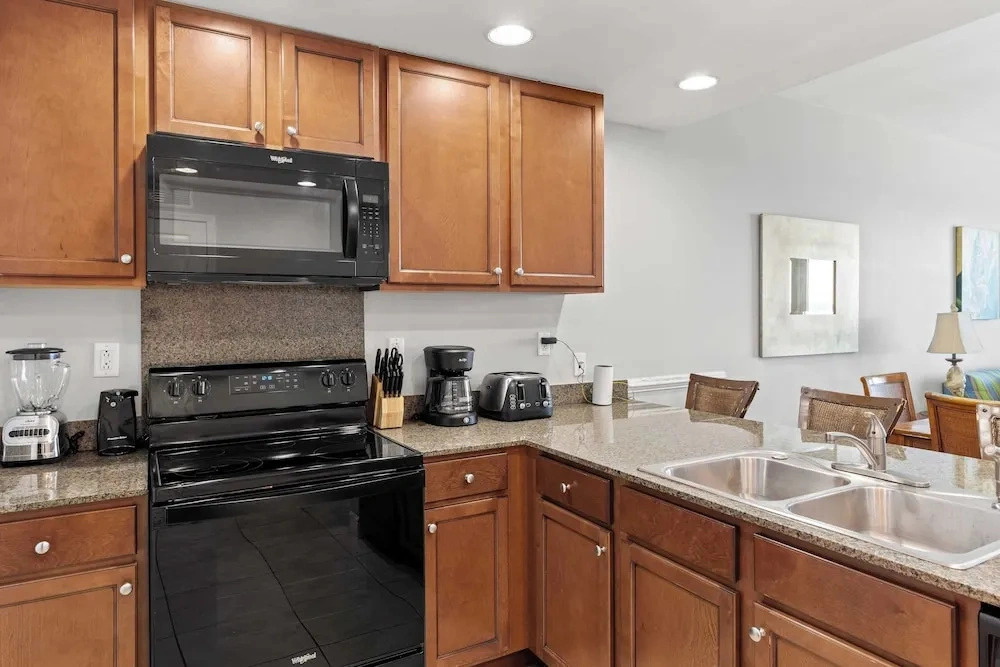 Sterling Breeze #604 Beachfront Condo w/ Balcony, Pool, Hot Tub & Pier Park