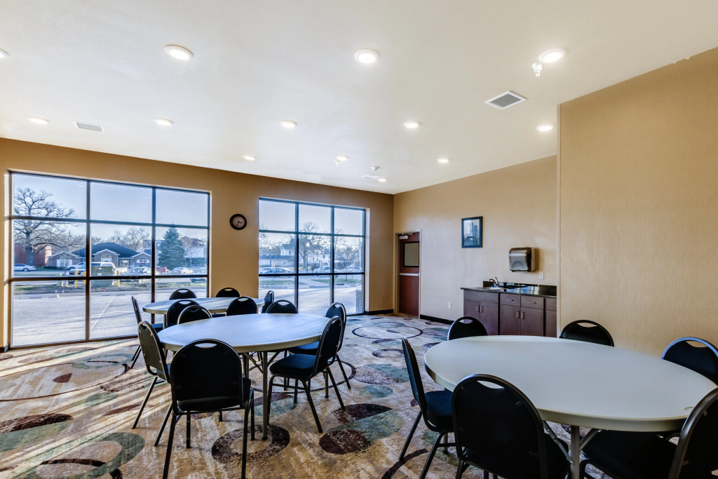 Cobblestone Inn & Suites - Waverly