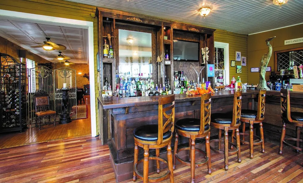Captain Nickels Inn