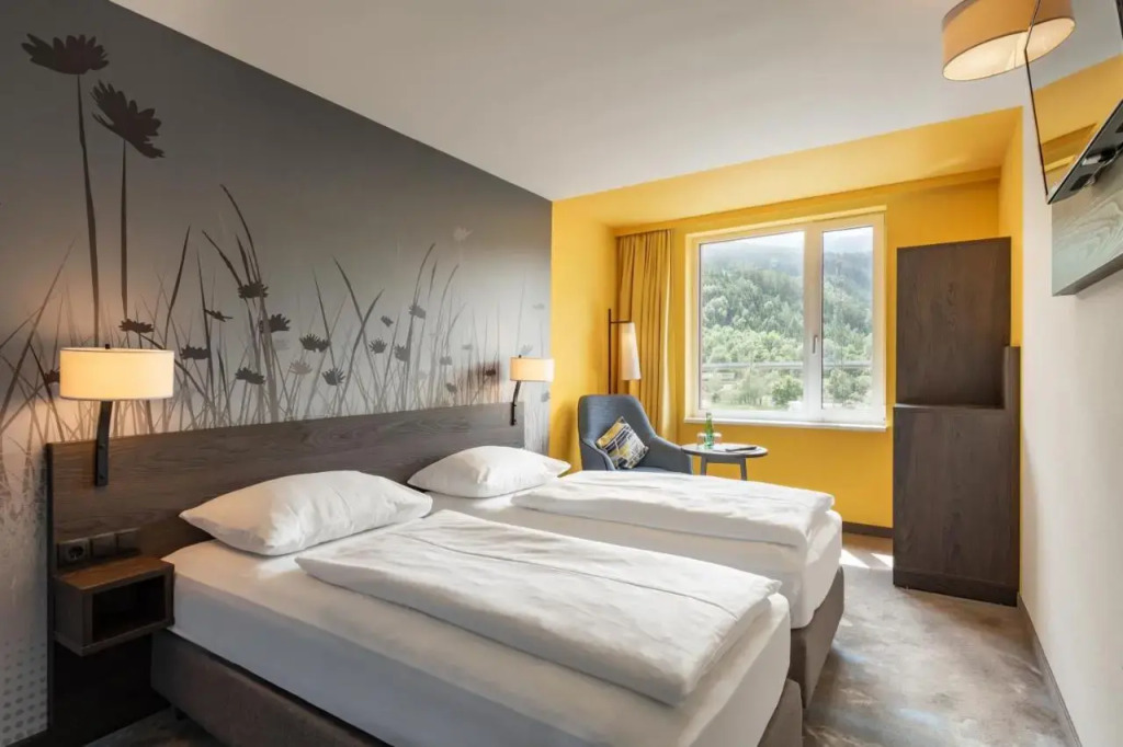 4 Rest Hotel