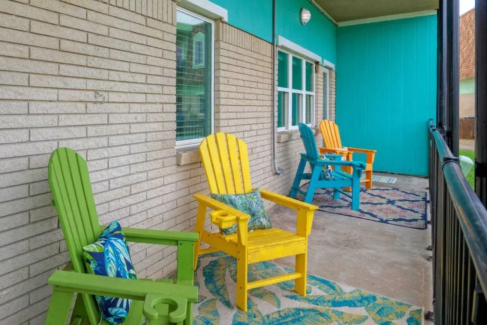 Sleeps 22 3 Condos in Beachfront Complex w/ Pool, Pickleball Island Retreat