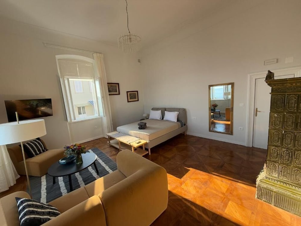Onyx Apartments 2&4