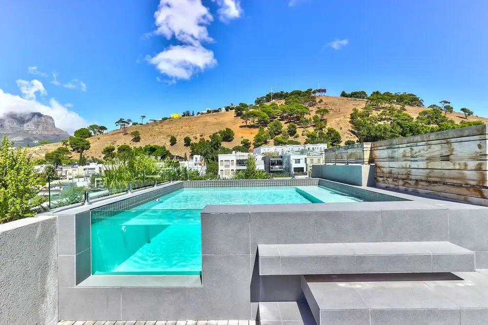 Penthouse With Rooftop Pool and Bbq Area