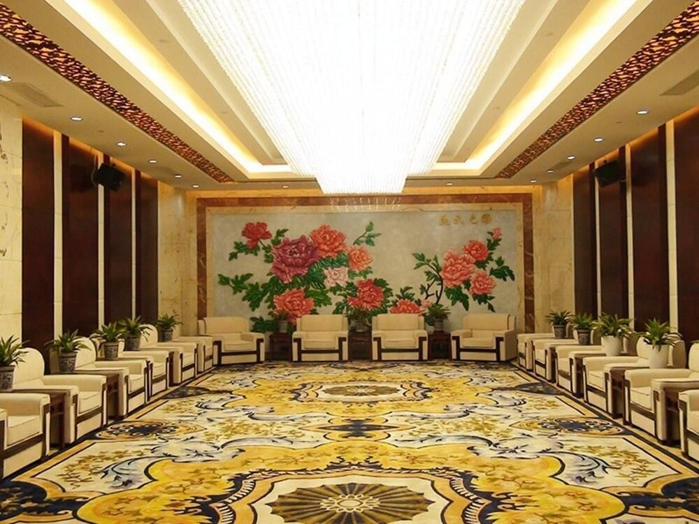 Shanghai Hongqiao Airport & Muyi H Hotel (national Convention And Exhibition Center)