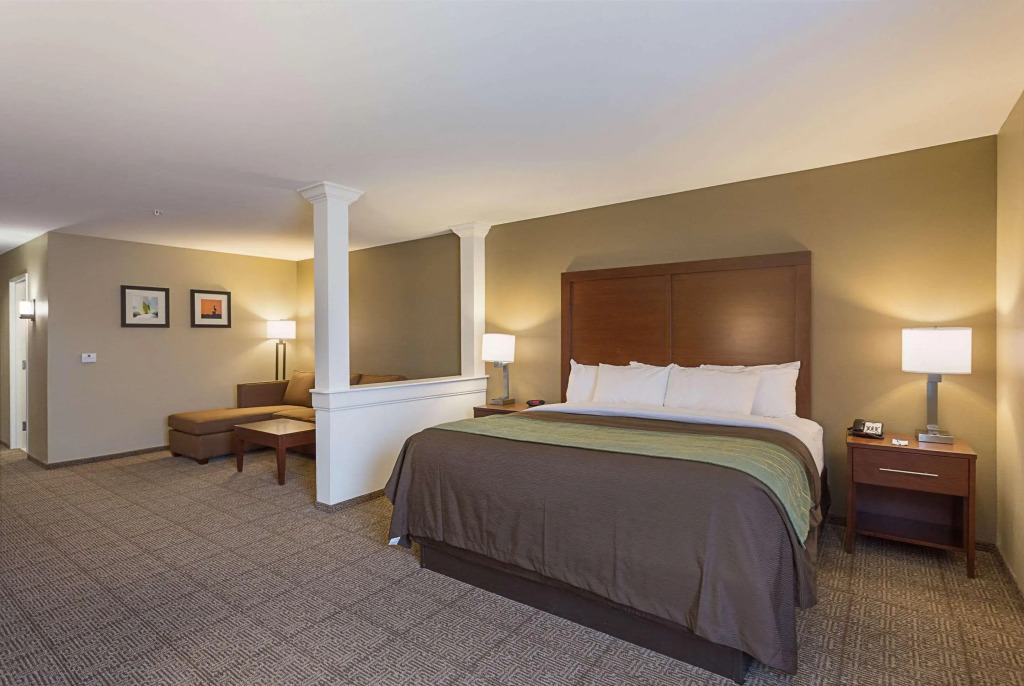 Pennant Hotel & Suites