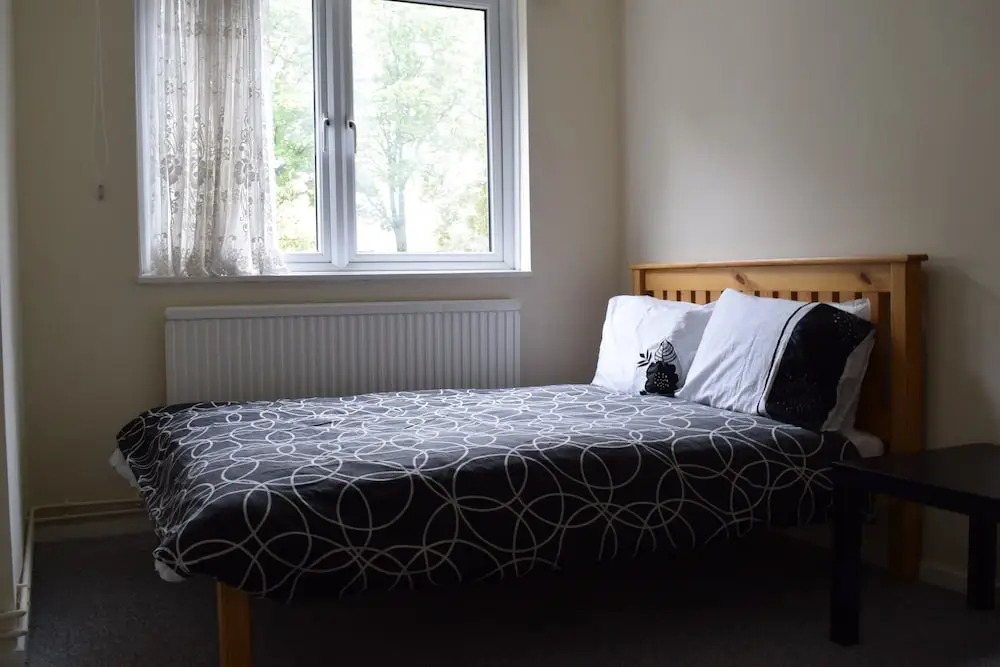 Spacious 2 Bedroom House in Bow