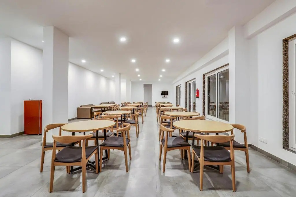 OYO Townhouse 493 Hotel Tel One Stay Near Omaxe Celebration Mall