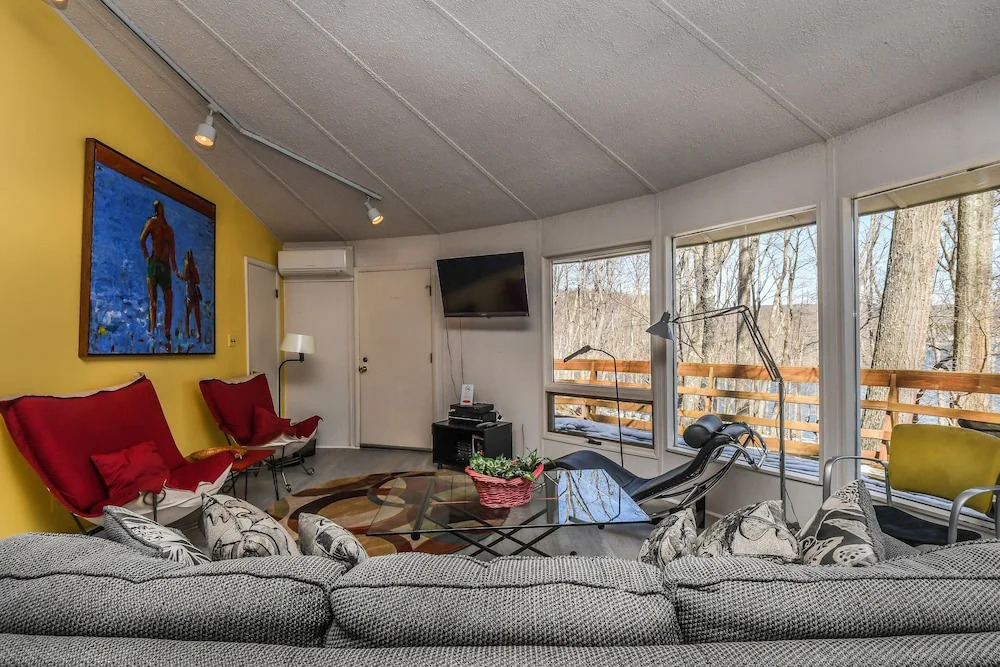 Retro Lake Landing 3 Bedroom House