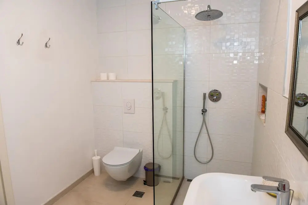 3 Bedroom 3 Bathroom Pool ,ivy House Montenegro