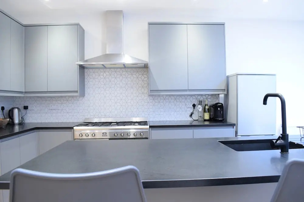 3 Bedroom Garden House in Earlsfield